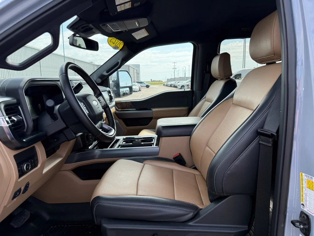 Used 2025 Gray Ford Lariat image 5