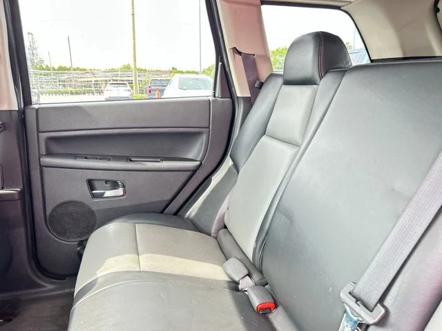 Used 2009 Light Graystone Pearl Jeep Laredo image 17
