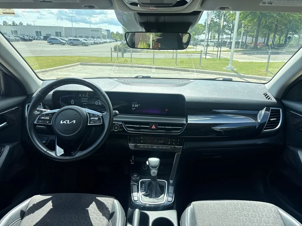 2025 Kia Seltos S - Photo 16