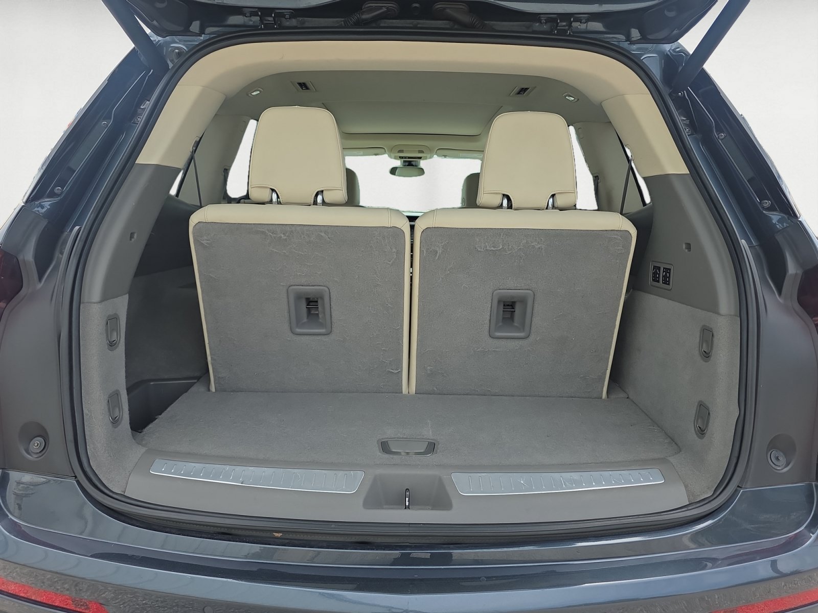 Used 2020 Shadow Metallic Cadillac FWD Premium Luxury image 19