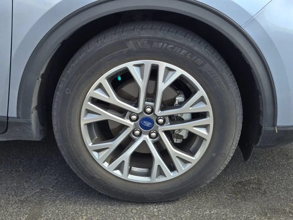 Used 2022 Iced Blue Silver Ford SEL image 3