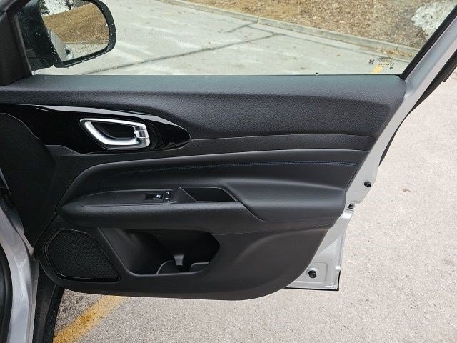 New 2026 Silver Zynith Metallic Clearcoat Jeep Limited Altitude image 14