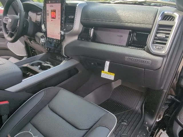 New 2026 Diamond Black Crystal Pearl-Coat Exterior Paint RAM Laramie image 17