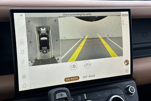 New 2026 Woolstone Green Land Rover X-Dynamic SE image 19