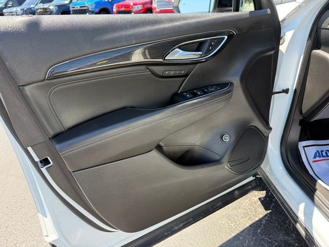 Used 2021 White Buick Essence image 9