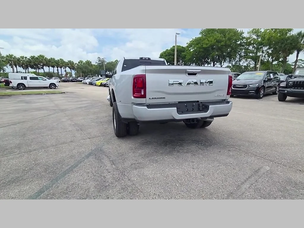 New 2026 Silver-Zynith Exterior Paint RAM Laramie image 31