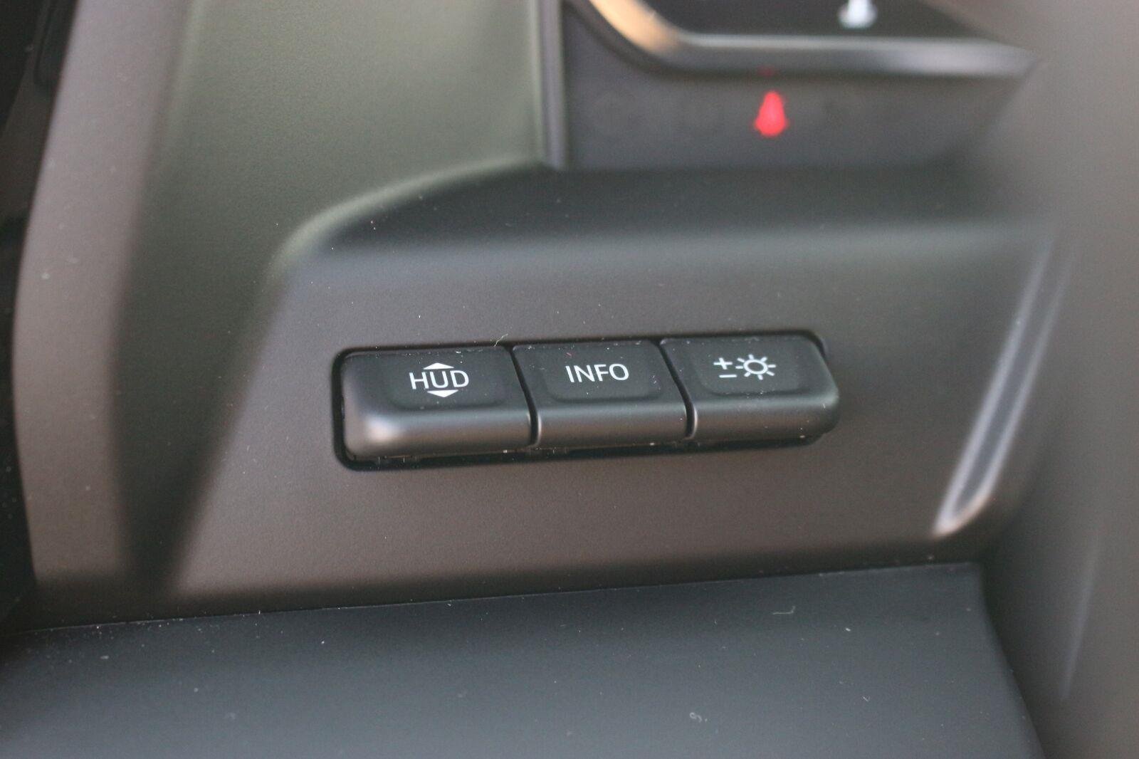 Used 2026 Summit White GMC AT4 image 33
