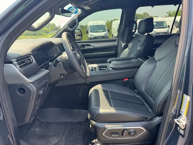 Certified Used 2025  Jeep Series II image 24