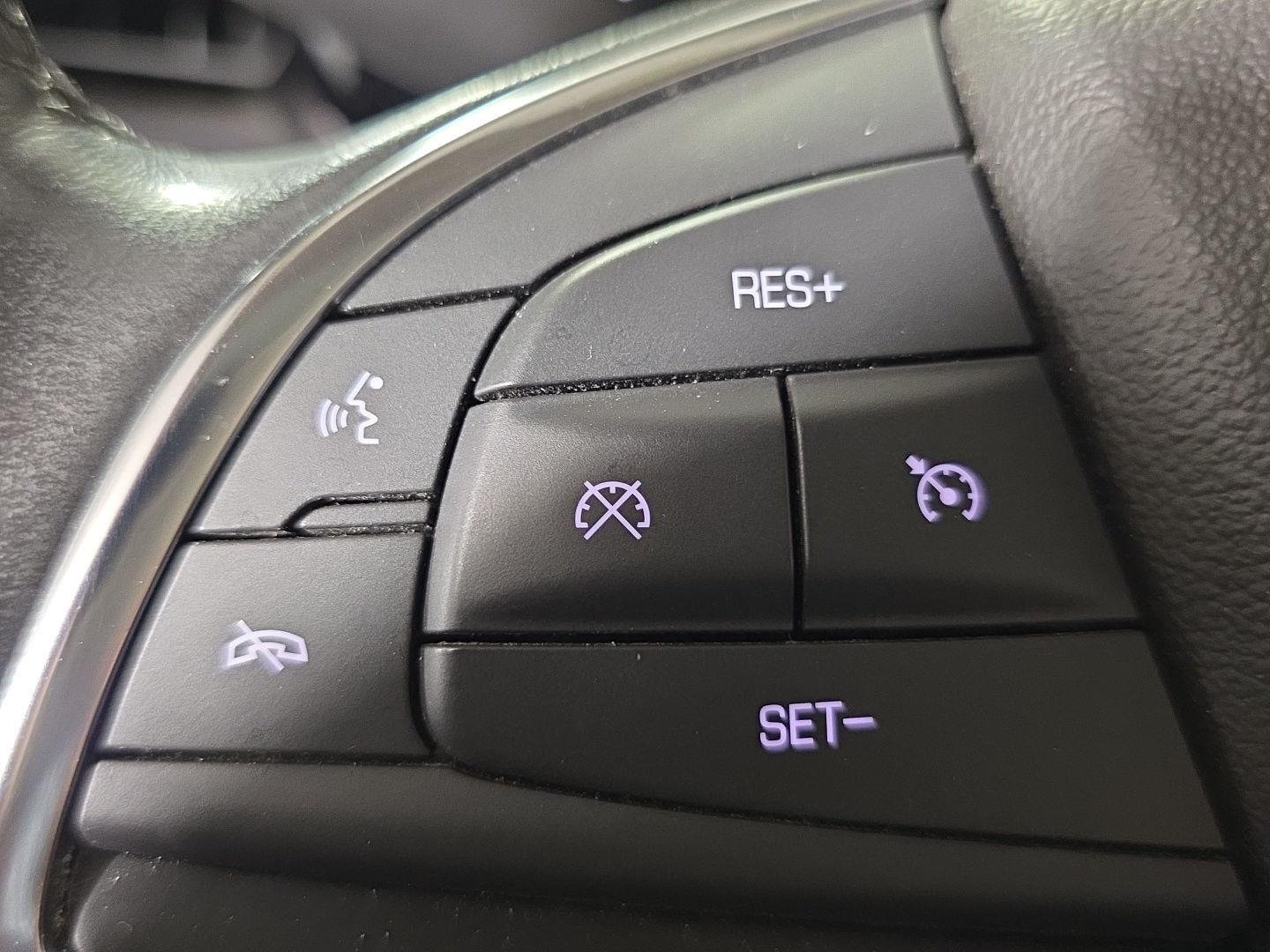 Used 2019 Crystal White Tricoat Cadillac Luxury AWD image 21