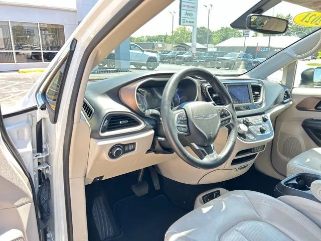 Used 2021 White Chrysler LXI image 27