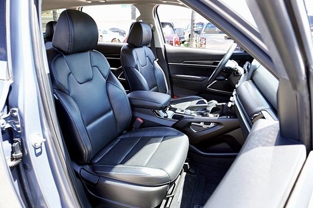 Used 2024 Silver Kia S image 17