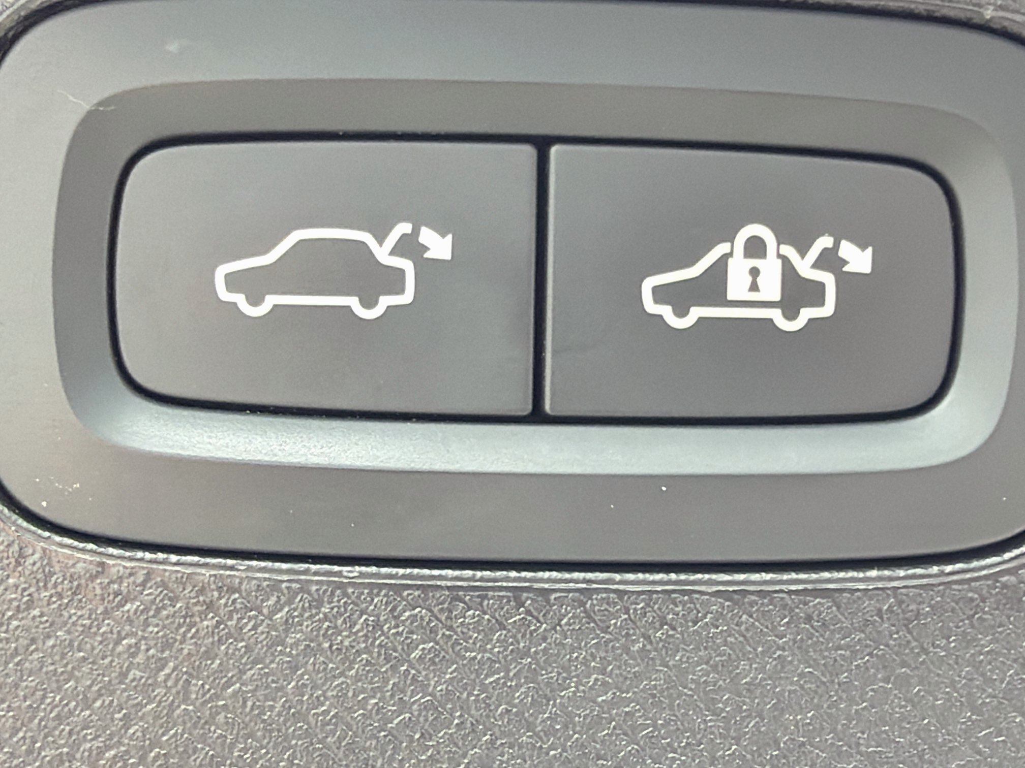 Used 2023 Thunder Gray Metallic Volvo Plus image 13