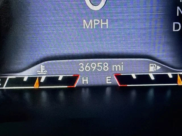 Used 2023 White Jeep Altitude image 8