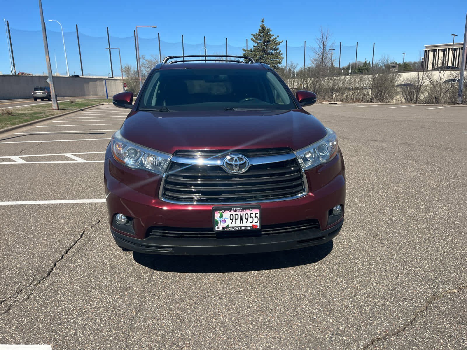 Used 2016 Toyota Highlander XLE with VIN 5TDJKRFH6GS319460 for sale in Golden Valley, Minnesota
