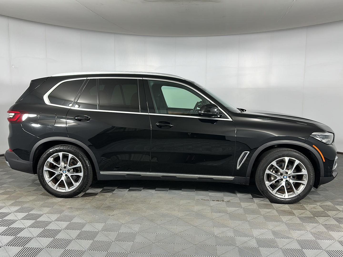 Used 2023 Jet Black BMW xDrive40i image 29