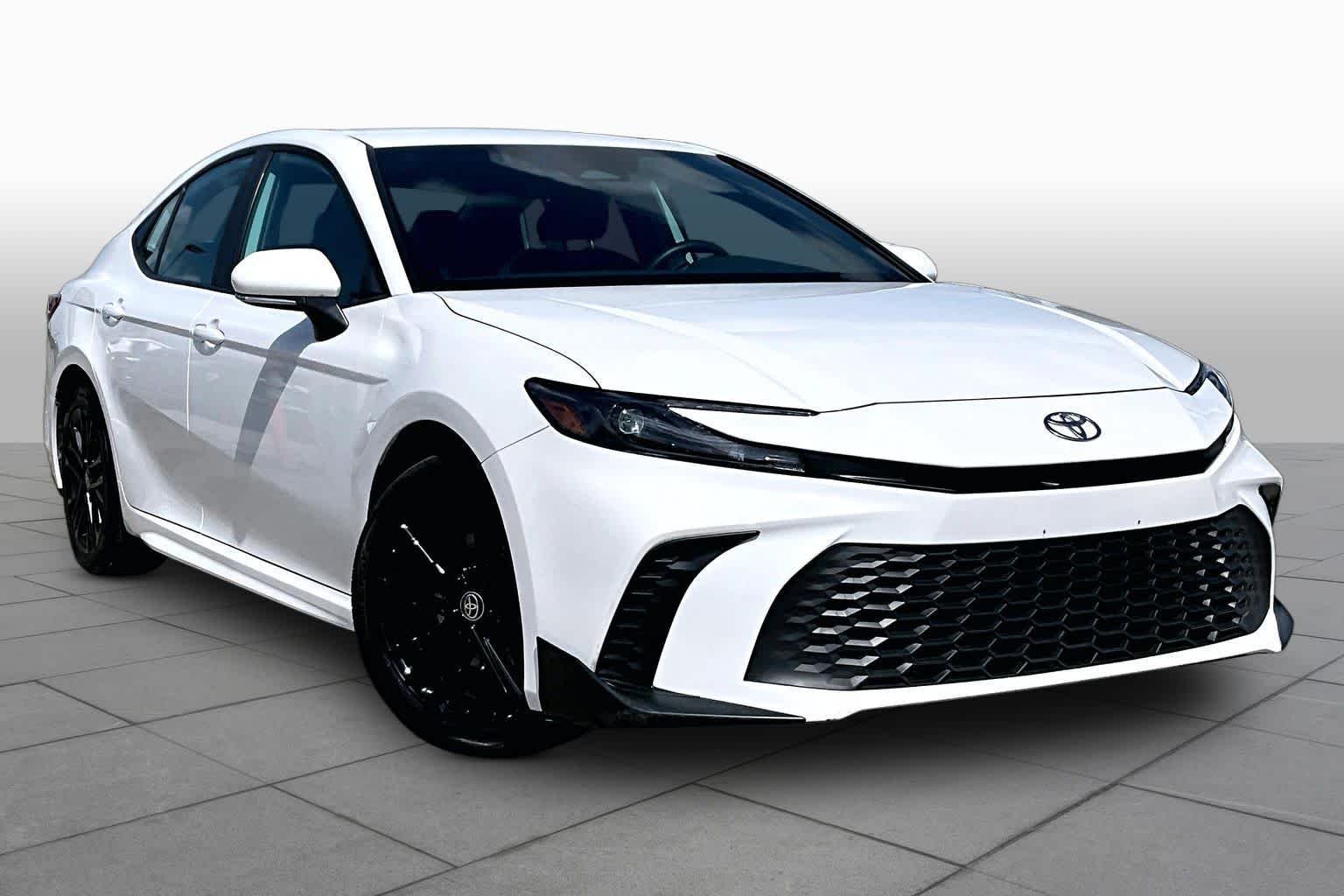 Used 2026 Ice Cap Toyota SE image 3