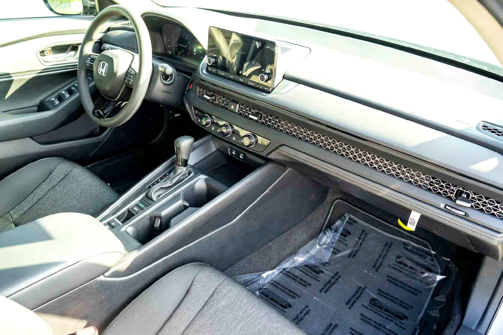 Used 2025 Silver Metallic Honda SE image 27
