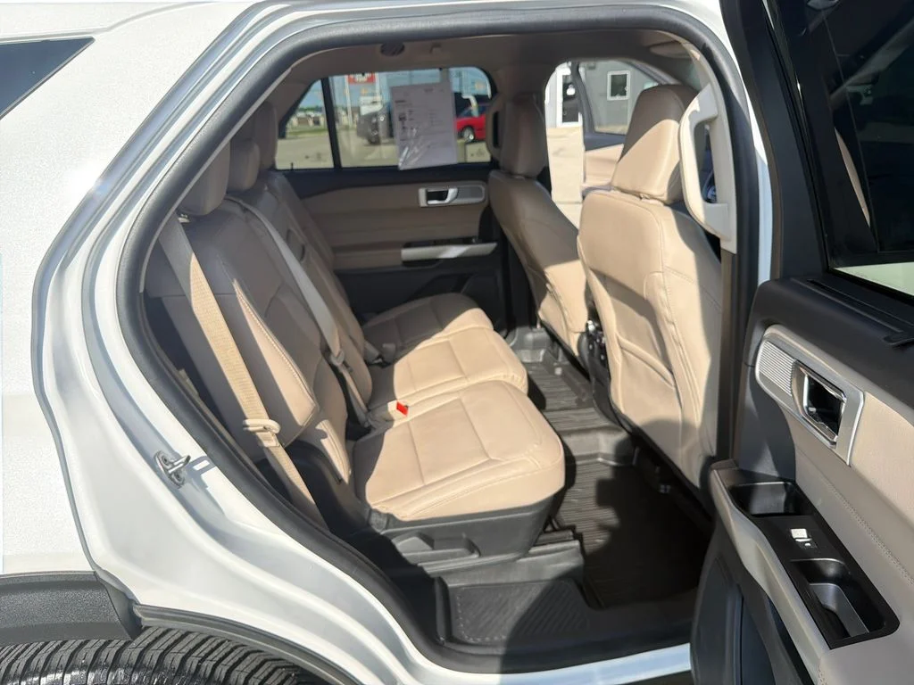 Used 2022 White Metallic Ford Limited image 20