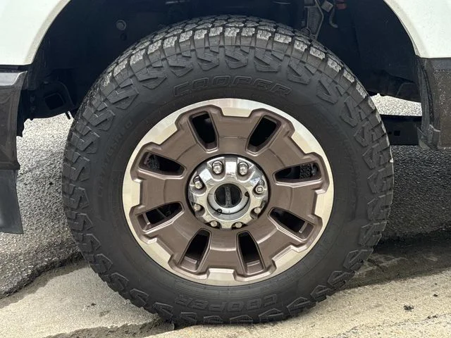 Used 2025 Bronze Ford King Ranch image 7