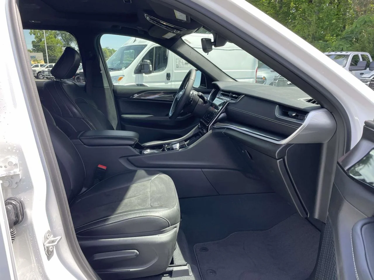 Certified Used 2023 White Jeep Altitude X image 15