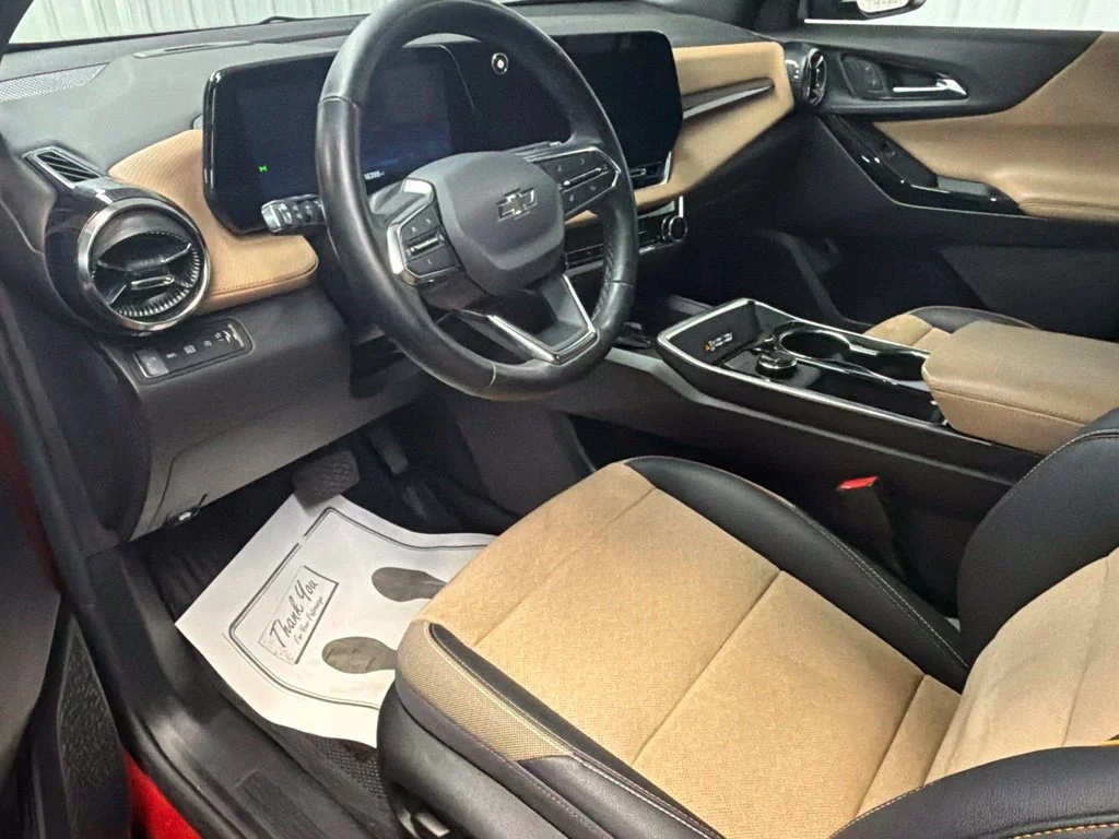 Used 2025 Red Chevrolet ACTIV image 27