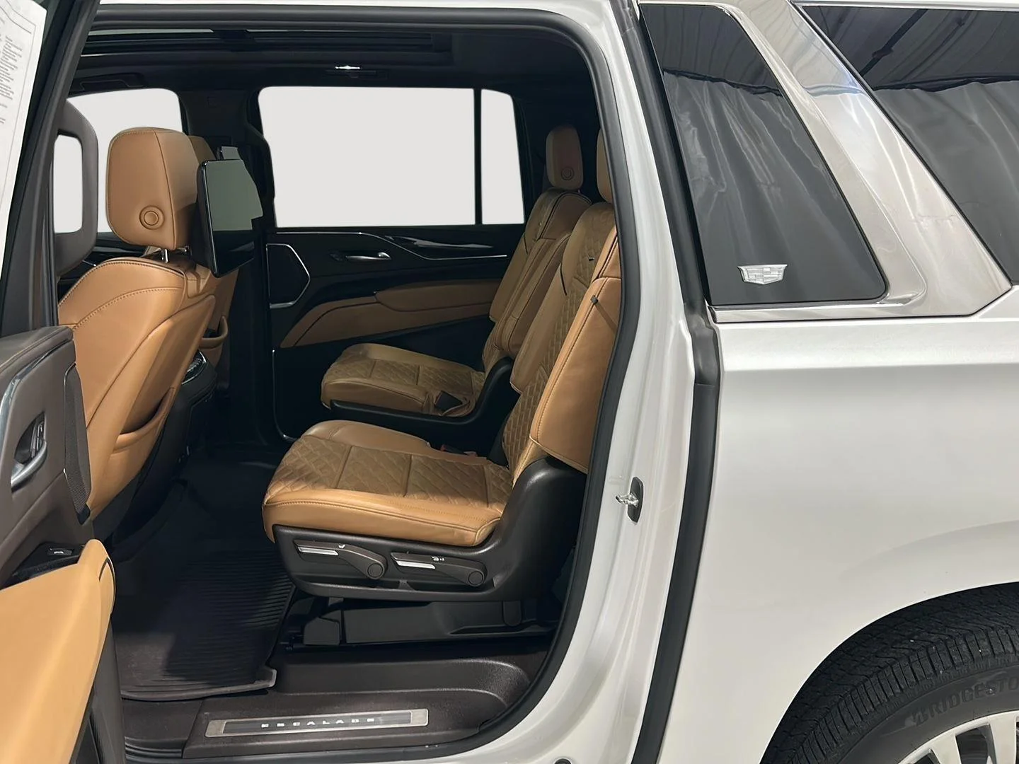 Used 2024 Crystal White Tricoat Cadillac Premium Luxury image 24