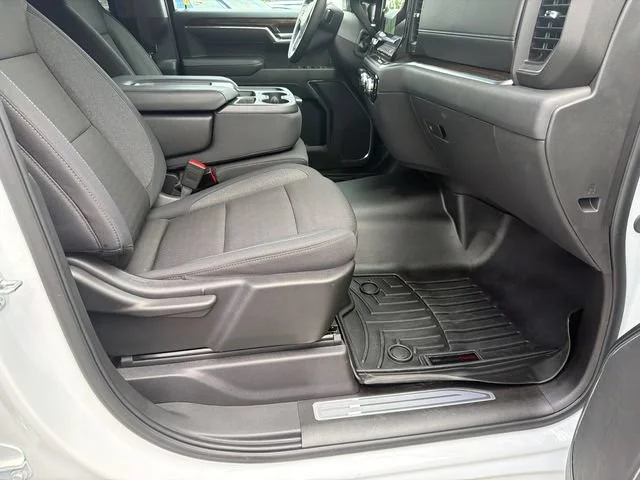 Used 2025 Summit White GMC SLE image 13