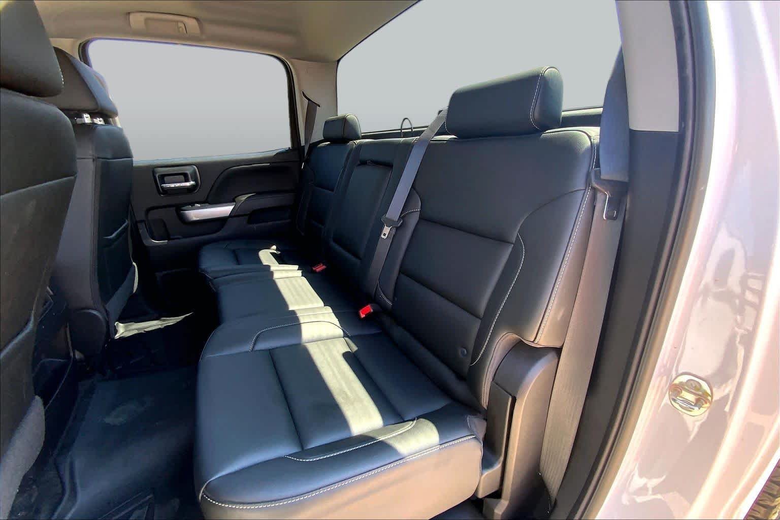 Used 2018 Summit White Chevrolet LT image 19