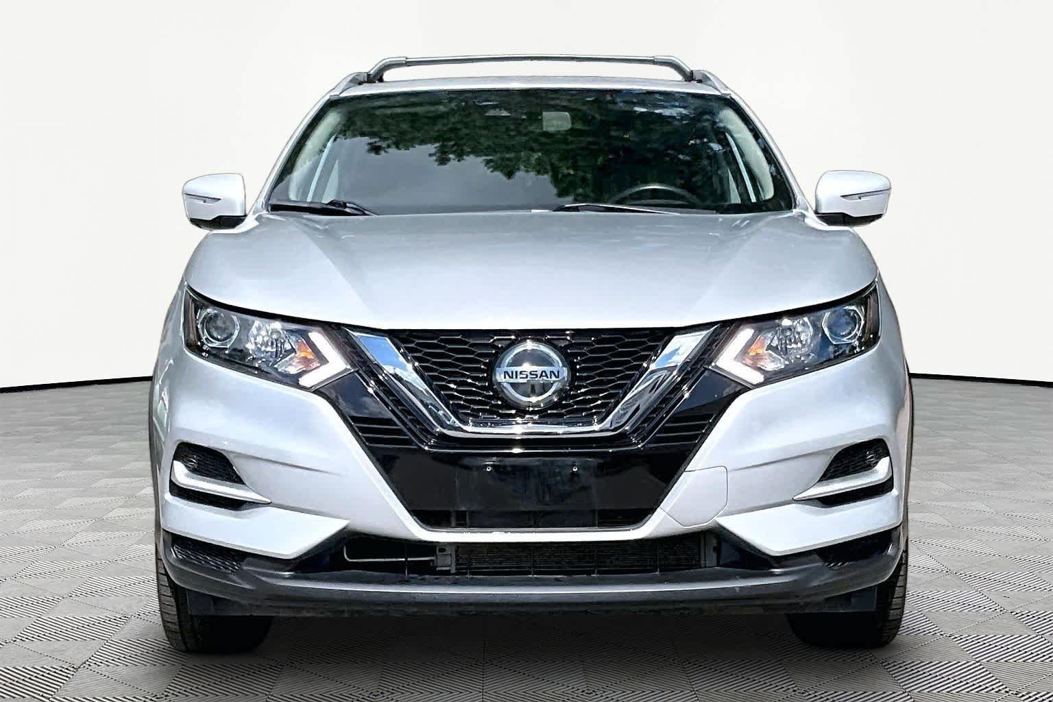 Used 2022 Brilliant Silver Metallic Nissan SL image 4