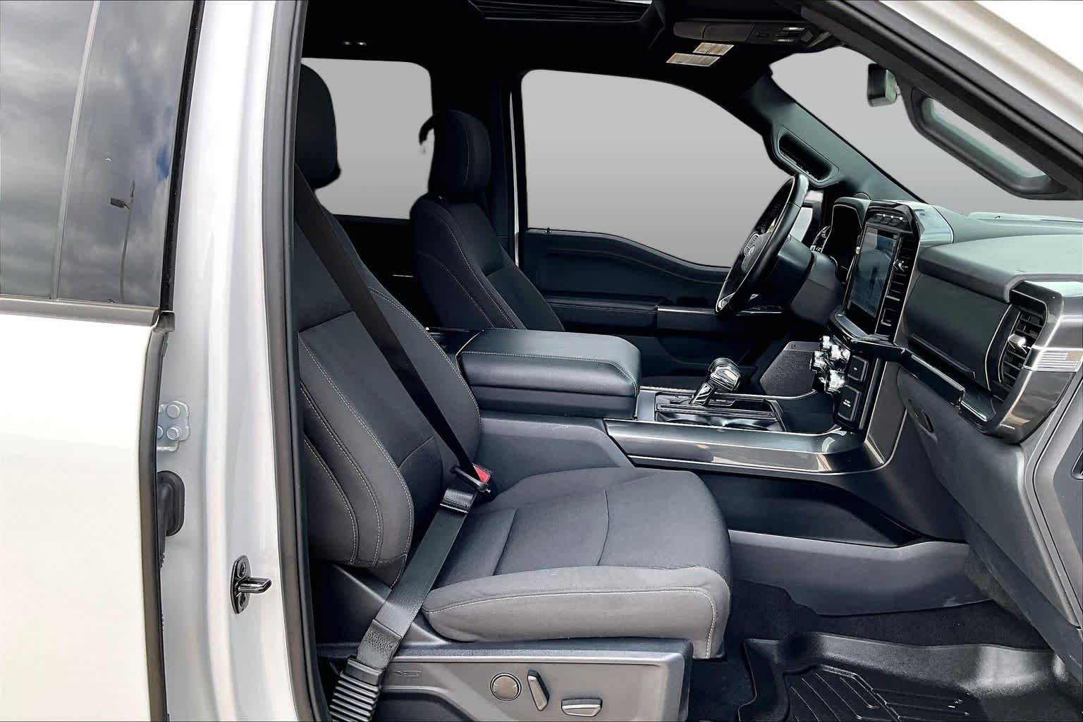 Used 2023 Oxford White Ford XLT image 8