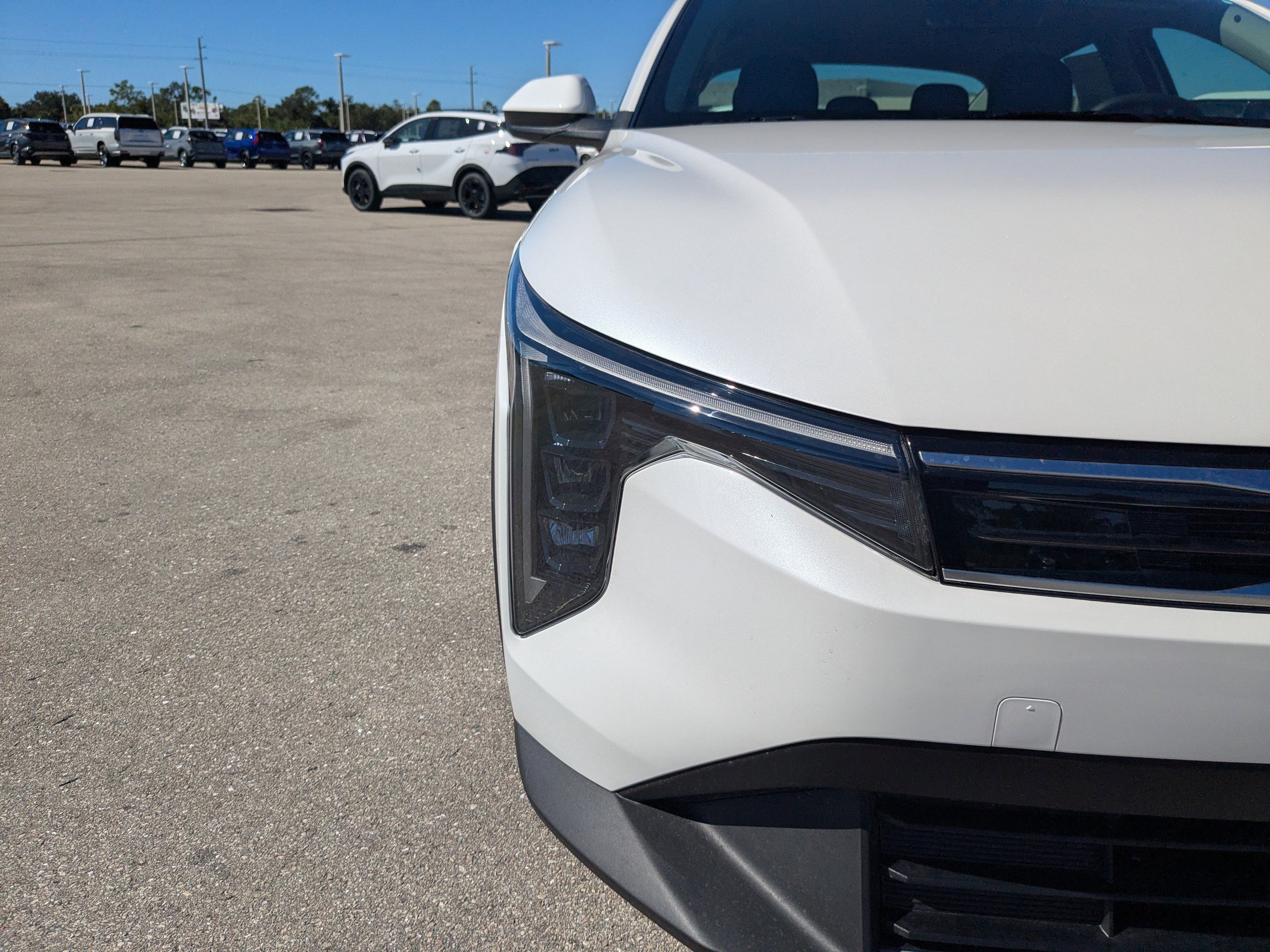 New 2025 Snow White Pearl Kia EX image 12