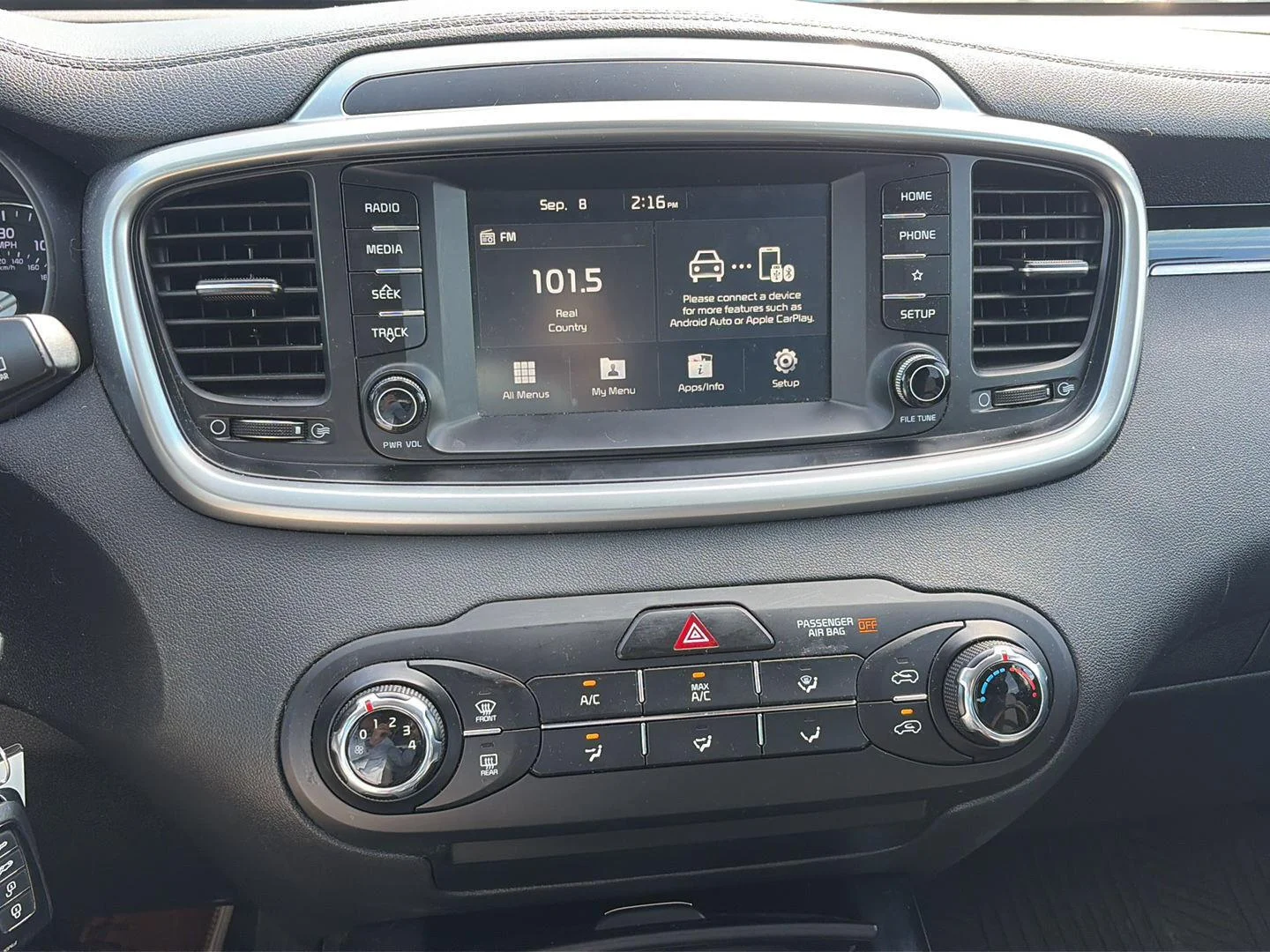 Used 2019 White Kia LX image 26