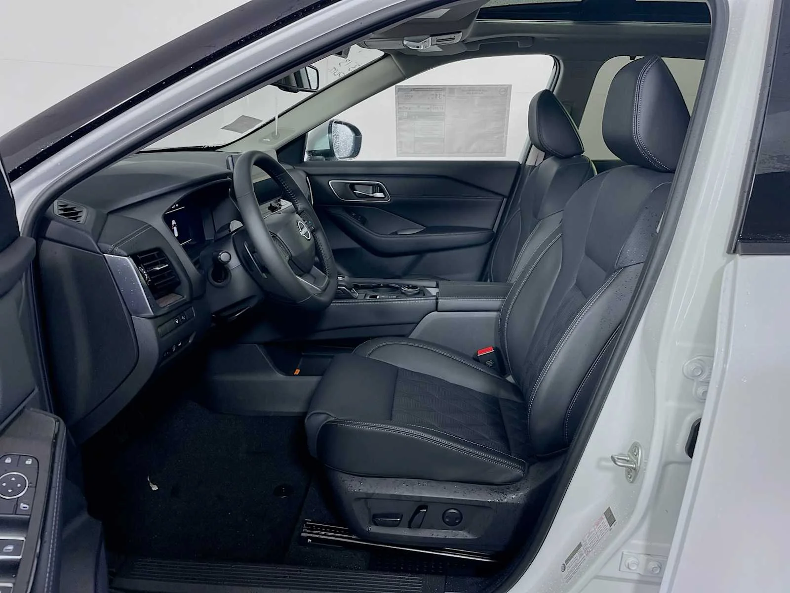 New 2026 Everest White Pearl TriCoat Nissan Platinum image 4
