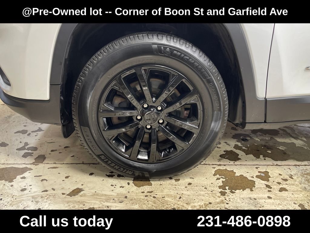 Used 2019 White Jeep Latitude Plus image 11