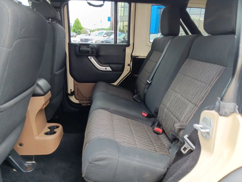 Used 2011 Sahara Tan Clearcoat Jeep Unlimited Rubicon image 40