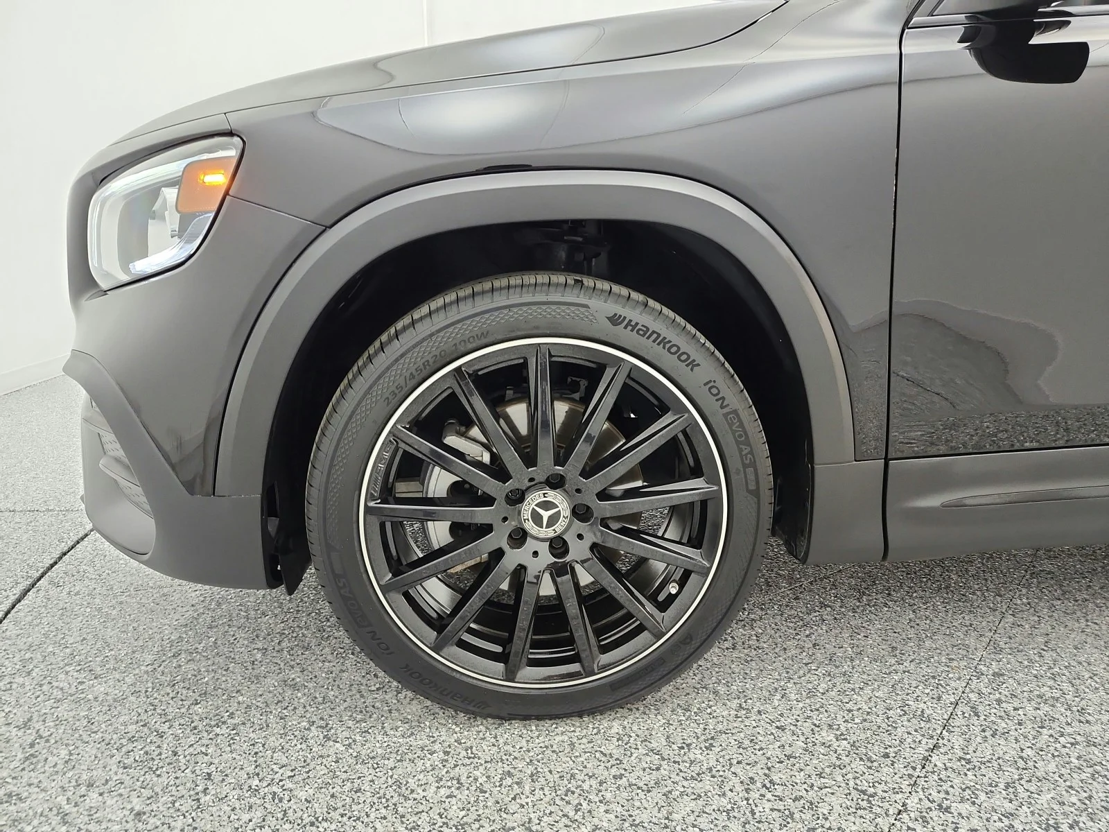 Used 2022 Night Black Mercedes-Benz GLB 250 SUV image 17