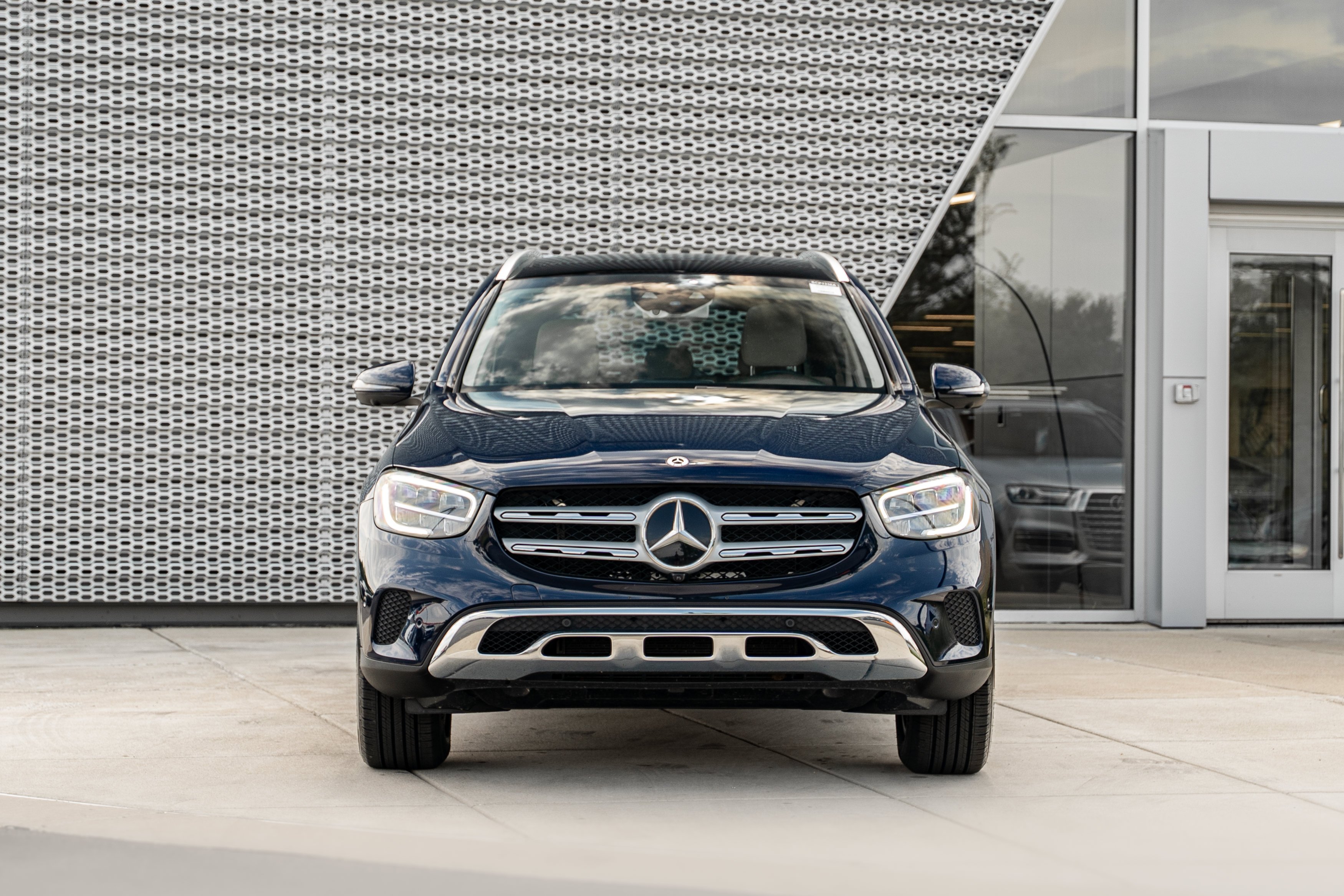 Used 2020 Lunar Blue Metallic Mercedes-Benz GLC 300 image 31