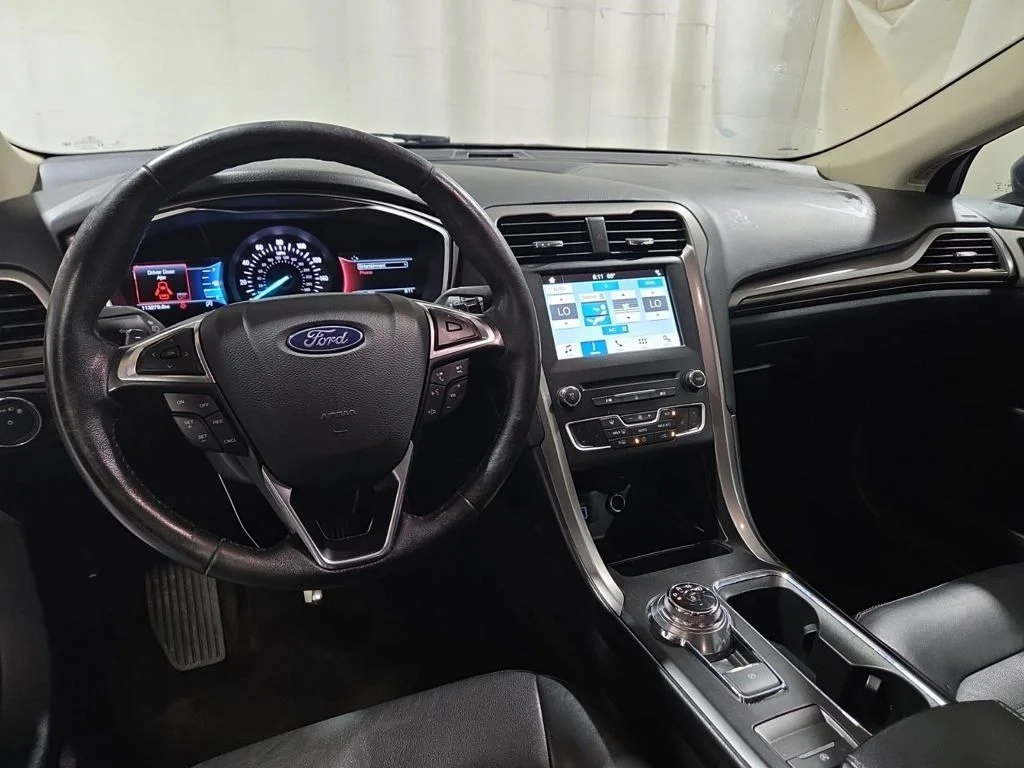 Used 2018 Blue Ford SE image 11