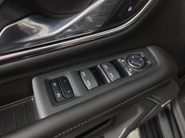 Used 2024 Onyx Black GMC SLT image 25