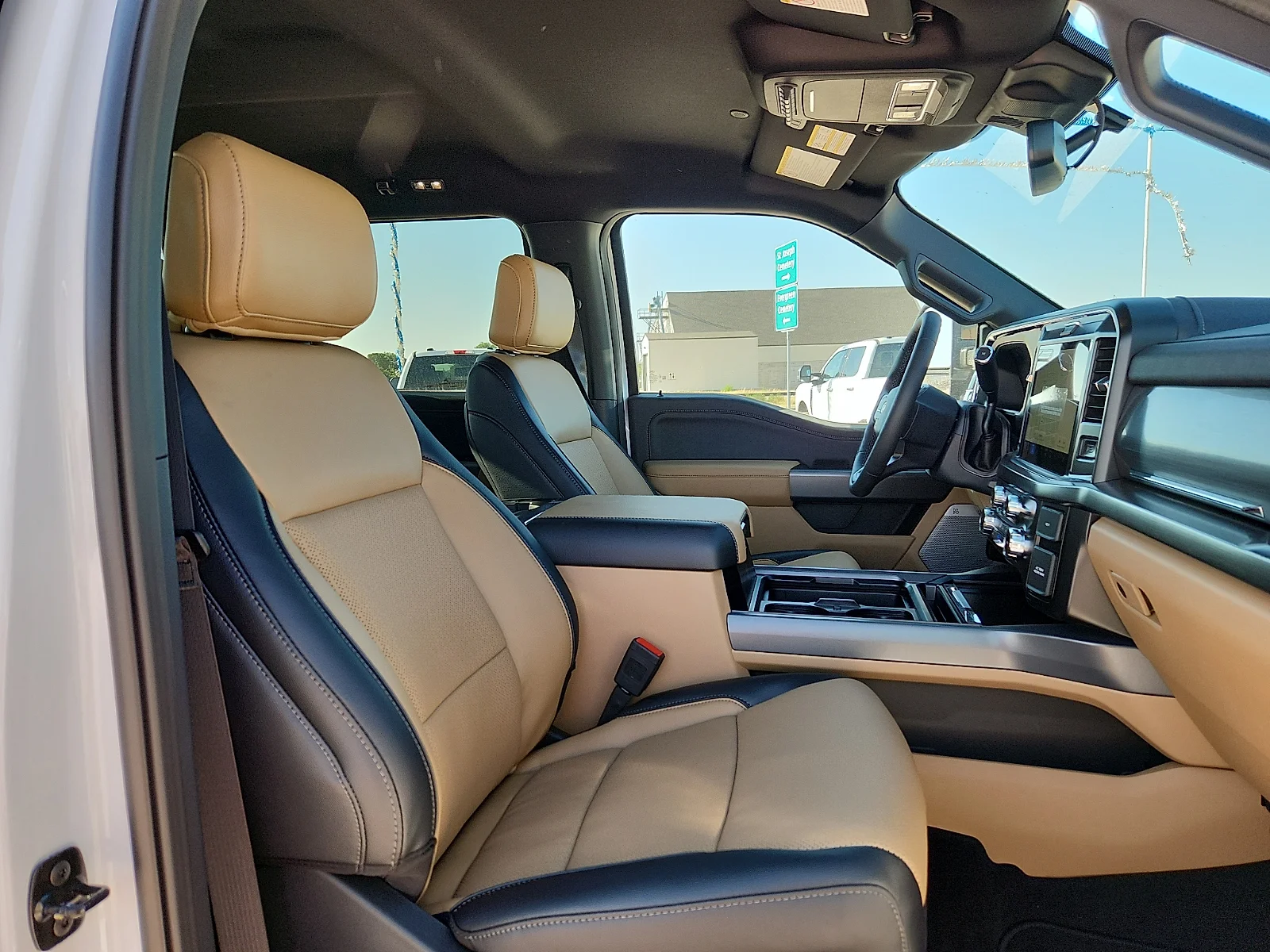 New 2026 Oxford White Ford Lariat image 20