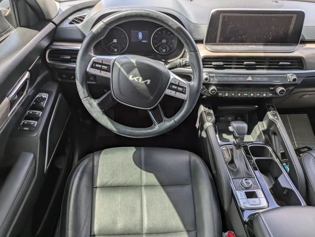 Used 2022 Black Kia EX image 9