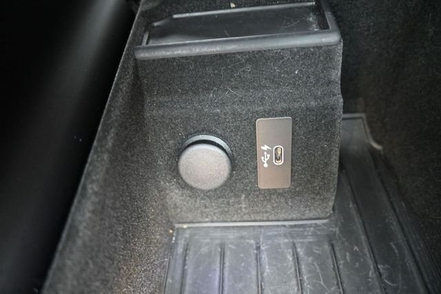 Used 2022 White BMW 740i image 4