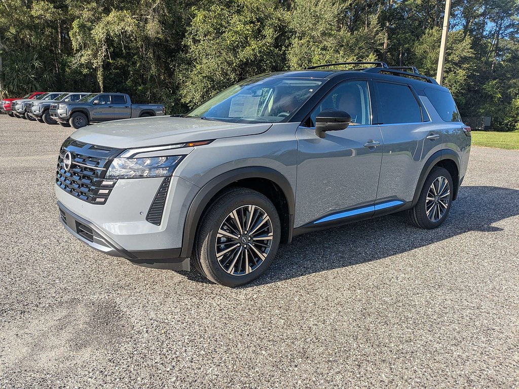 New 2026 Boulder Gray Pearl / Super Black Two-tone Nissan Platinum image 9
