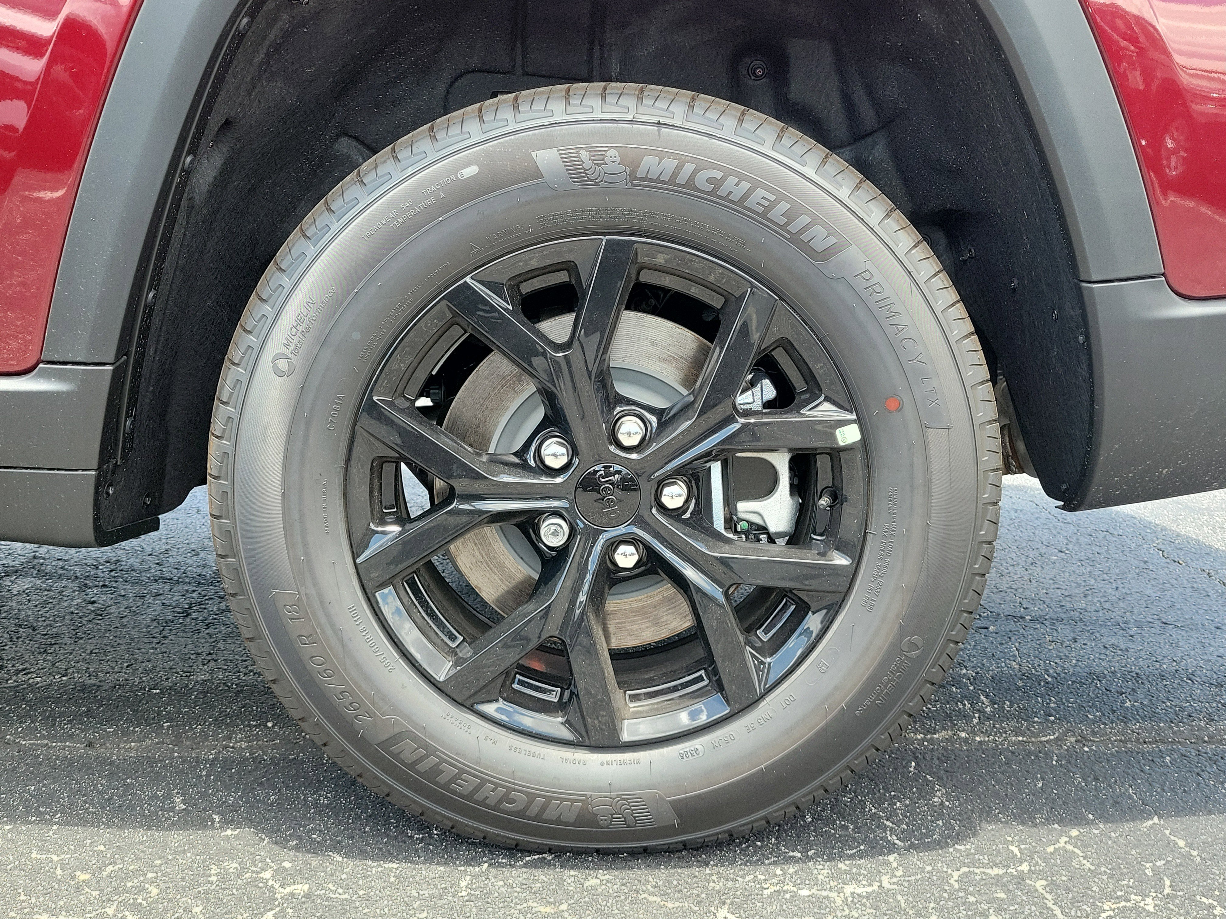 New 2026 Velvet Red Pearl-Coat Exterior Paint Jeep Laredo Altitude image 4