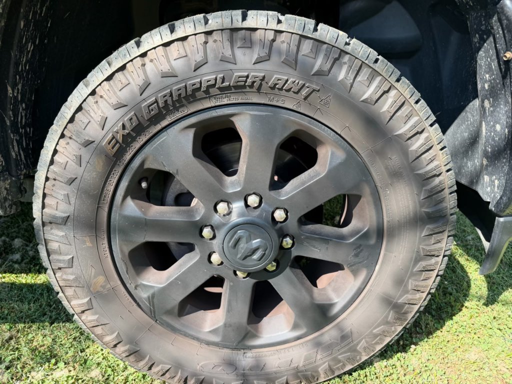 Used 2019 Diamond Black Crystal Pearlcoat Ram Laramie image 6