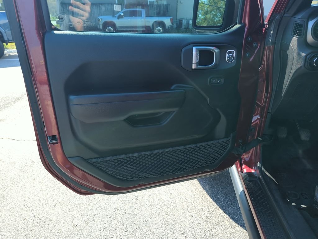 Used 2021 Red Jeep Unlimited Willys image 17