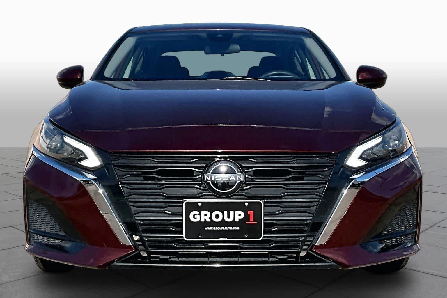 Used 2023 Garnet Pearl Metallic Nissan 2.5 SV image 4