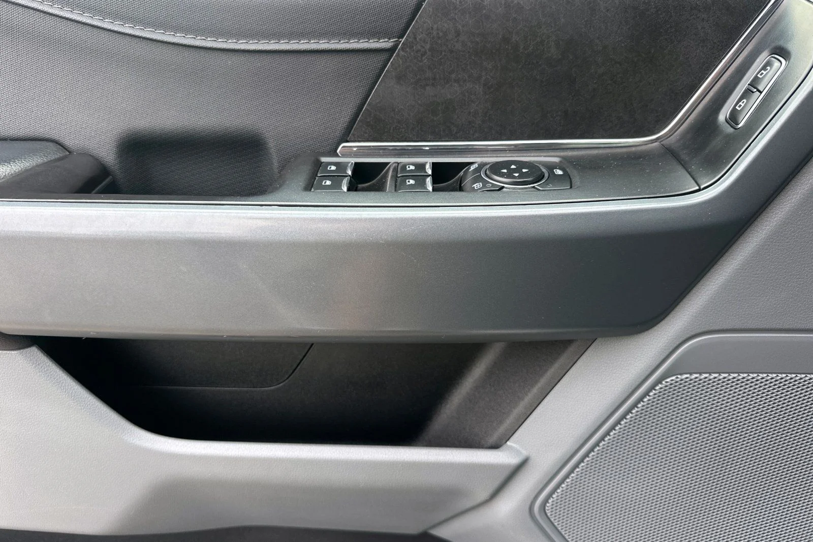 Used 2024 Silver Ford XLT image 10