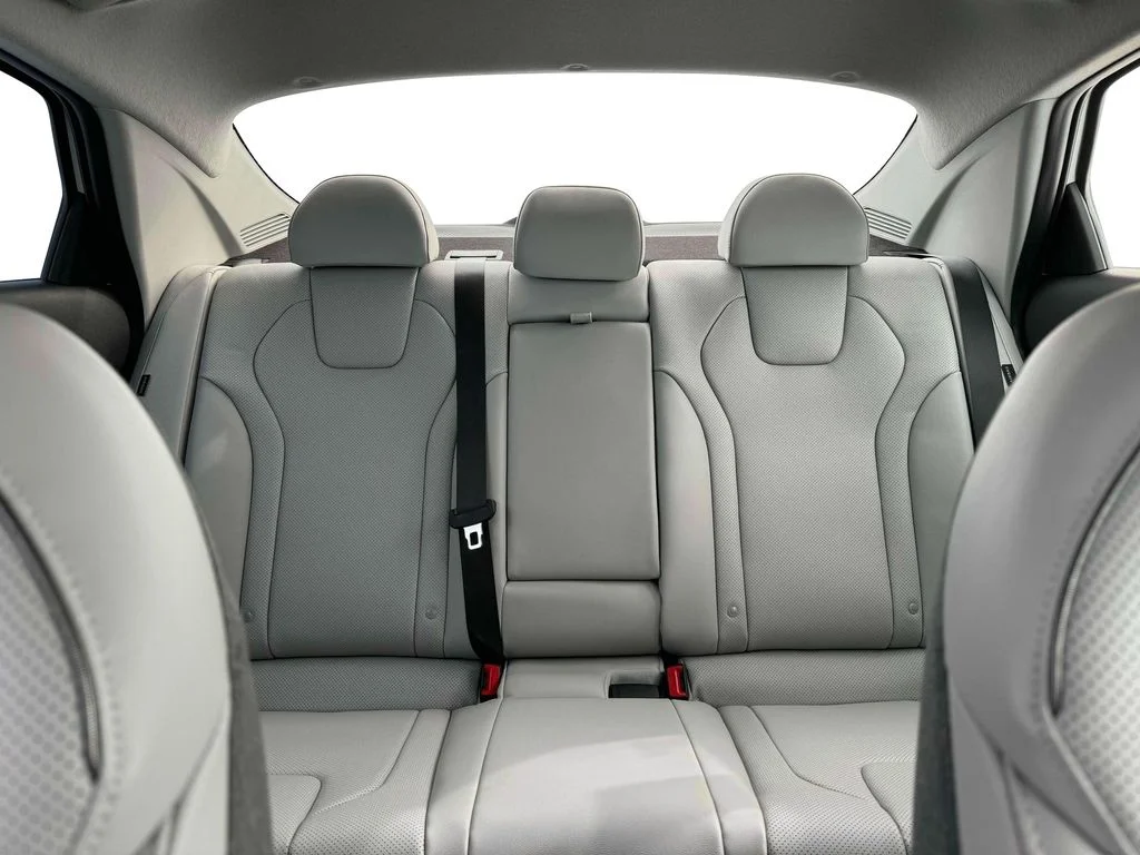 2025 Hyundai Elantra Limited - Photo 35