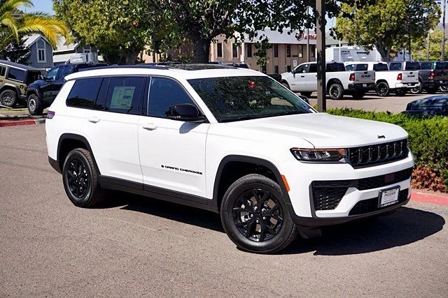 New 2026 Bright White Clearcoat Jeep Altitude image 3